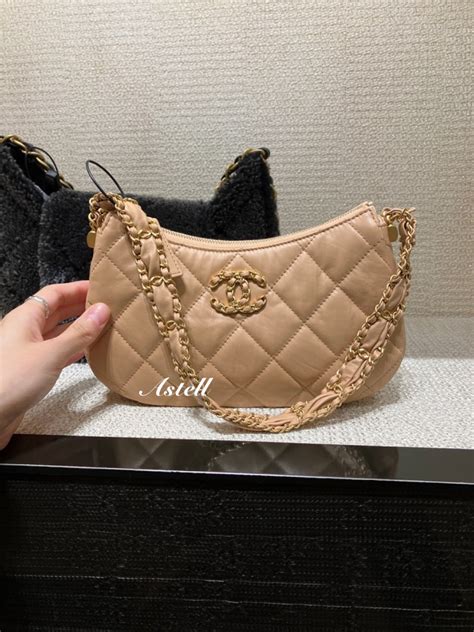 chanel hobo 19